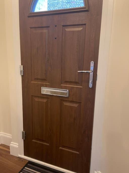 Newly Refurbished Apartment, Near Station & River London