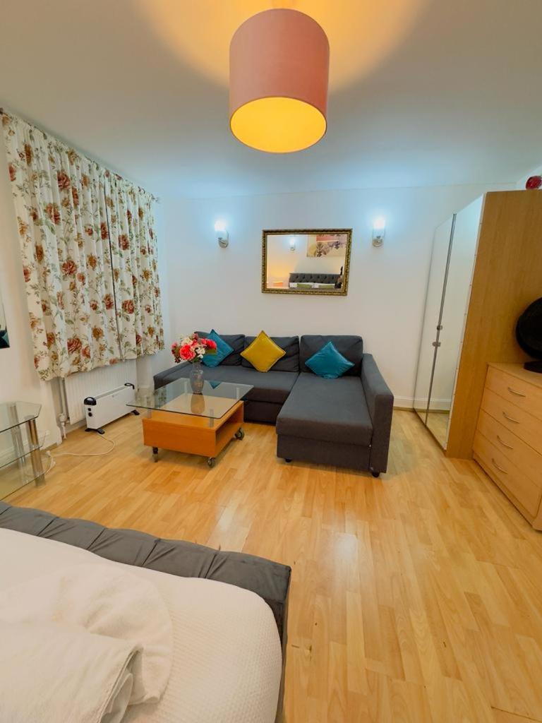 Leilighet Bright Budget Studio In Central *