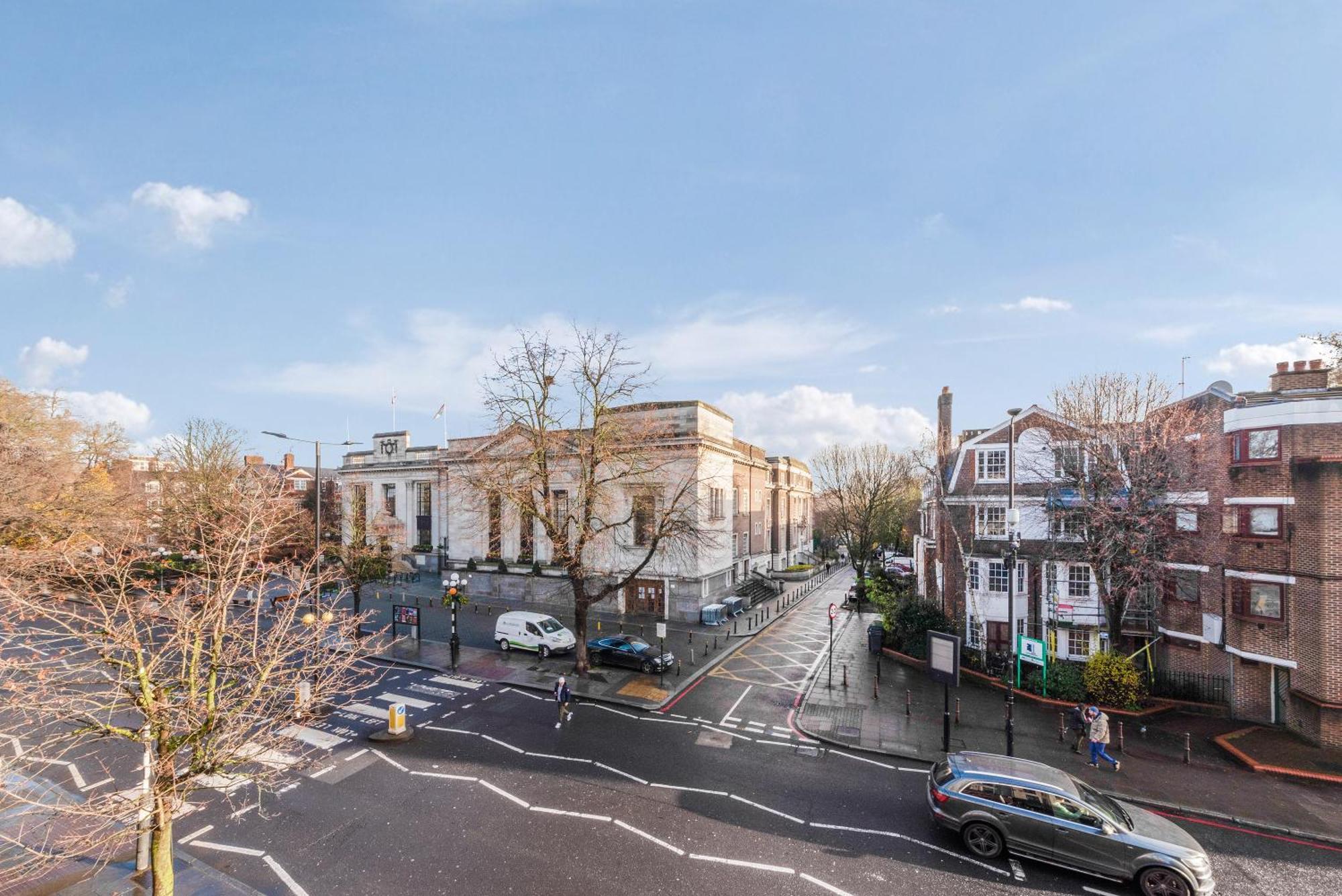 Modernised 1 And 2 Bedrooms Option Terrace And Balcony High Street * Londen