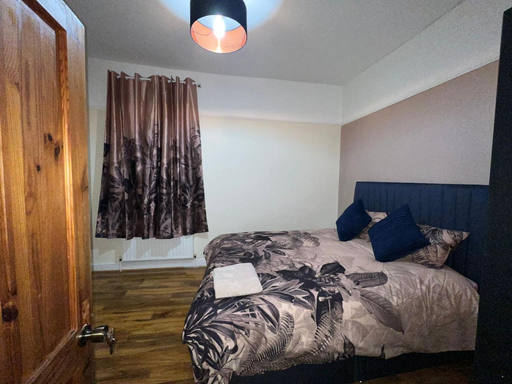 3 Bedroom * London