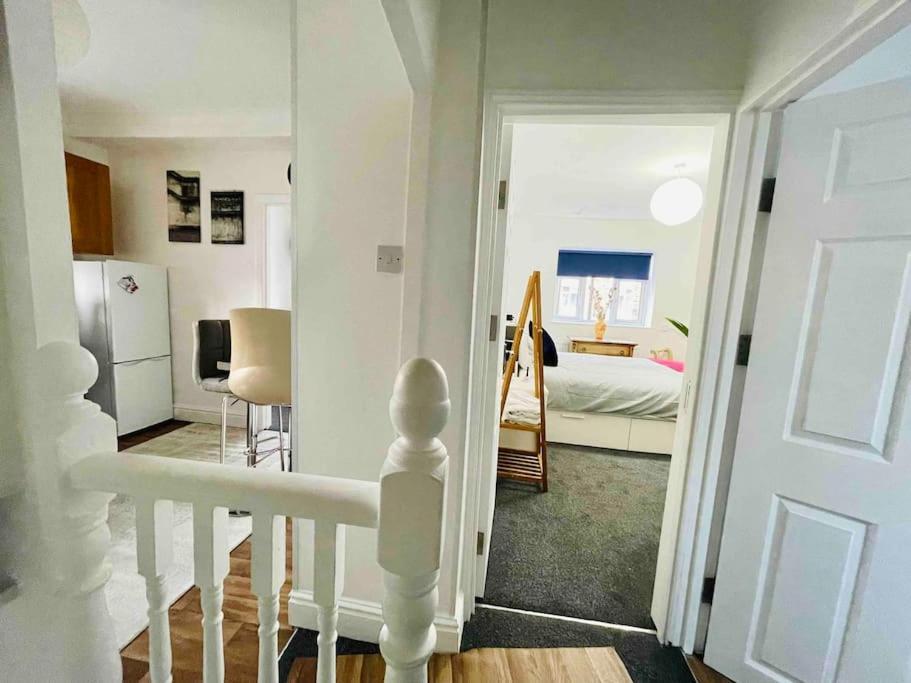 Lovely 1 Bedroom Flat+living With A Sofa Bed * London