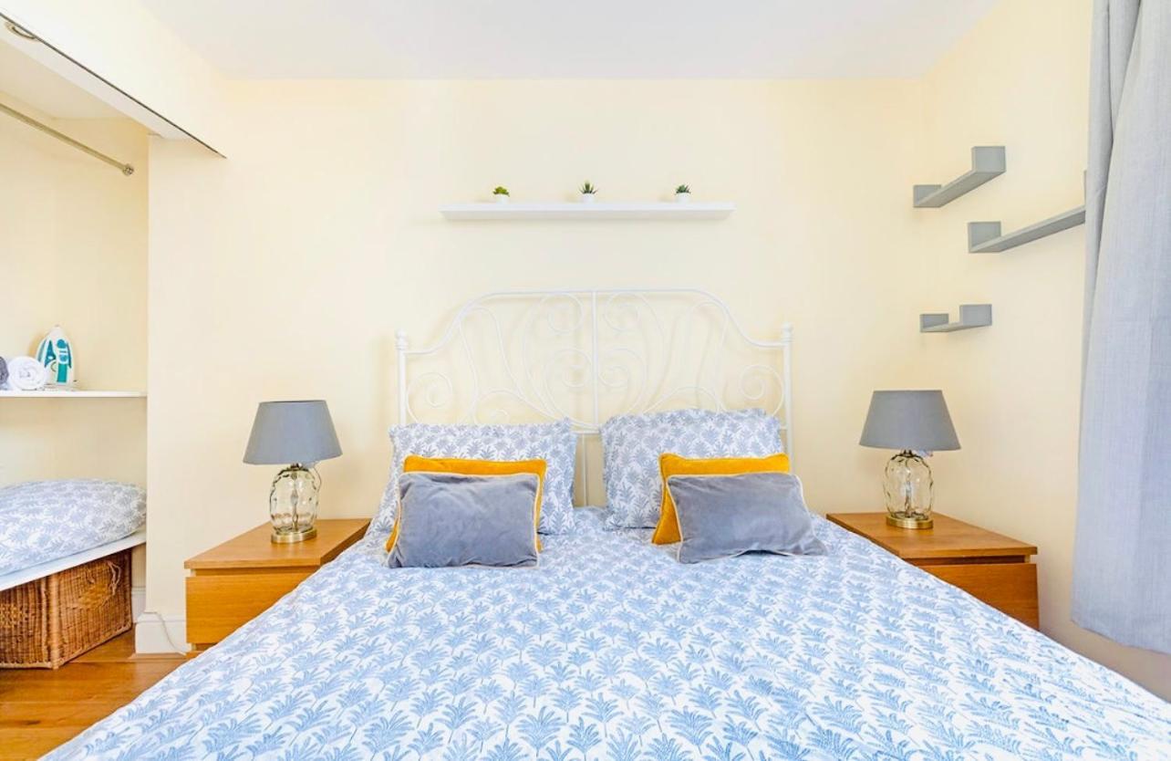 Apartment Charming Apartment, Sleeps 4- 15 Mins To