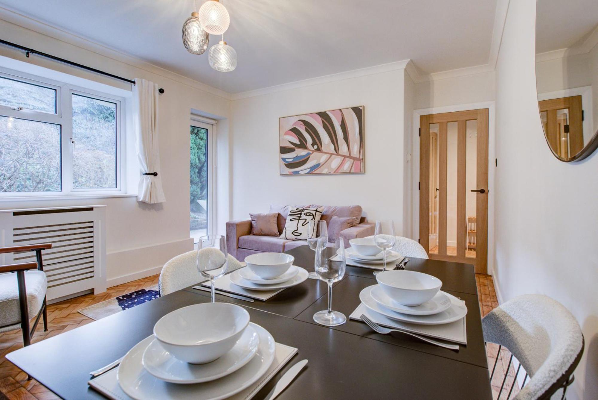 Artsy Serviced - Highgate Apartment London