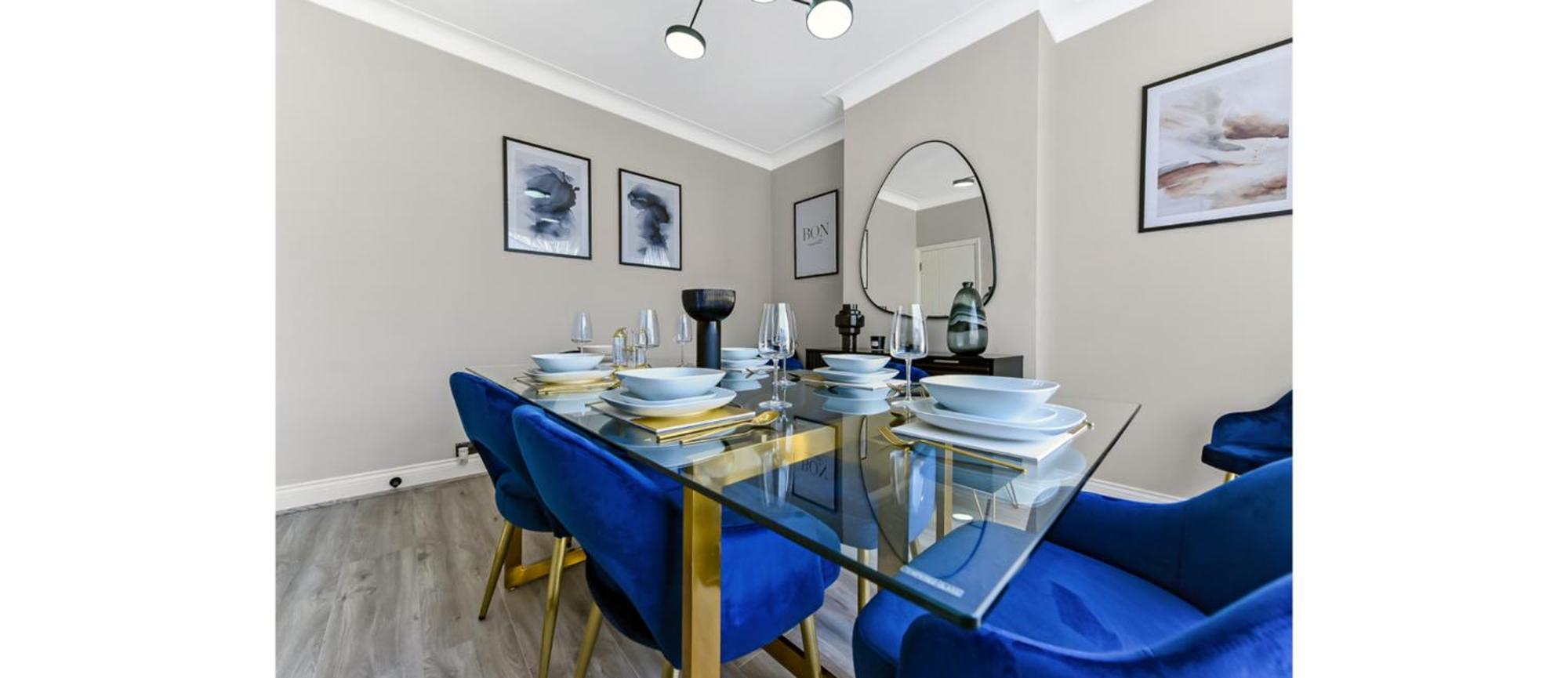 Serene, Stylish, Spacious Brand New For 2023! Leilighet London
