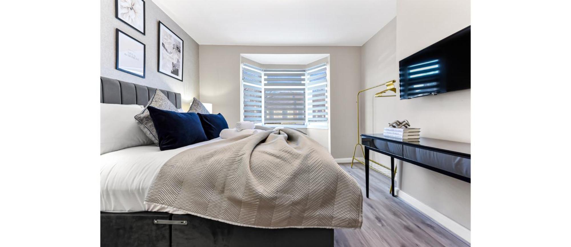 Serene, Stylish, Spacious Brand New For 2023! Leilighet London