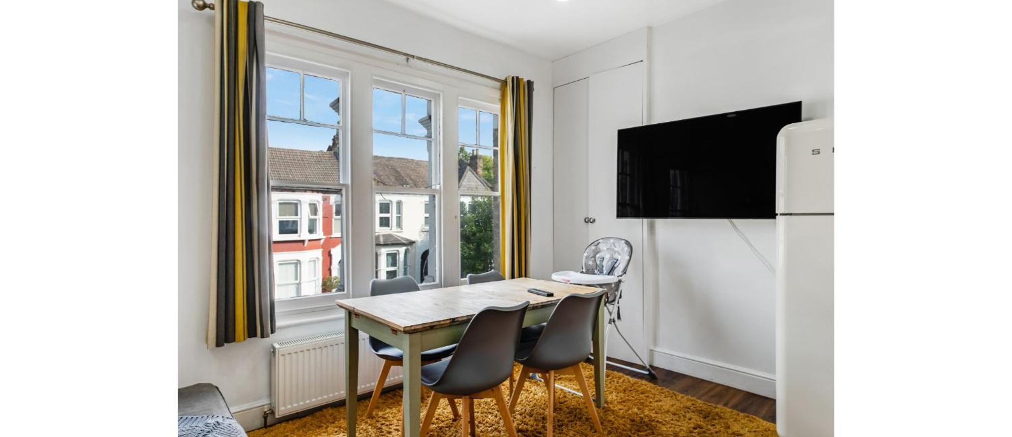 Spacious Two Bedroom In Wood Green Londen