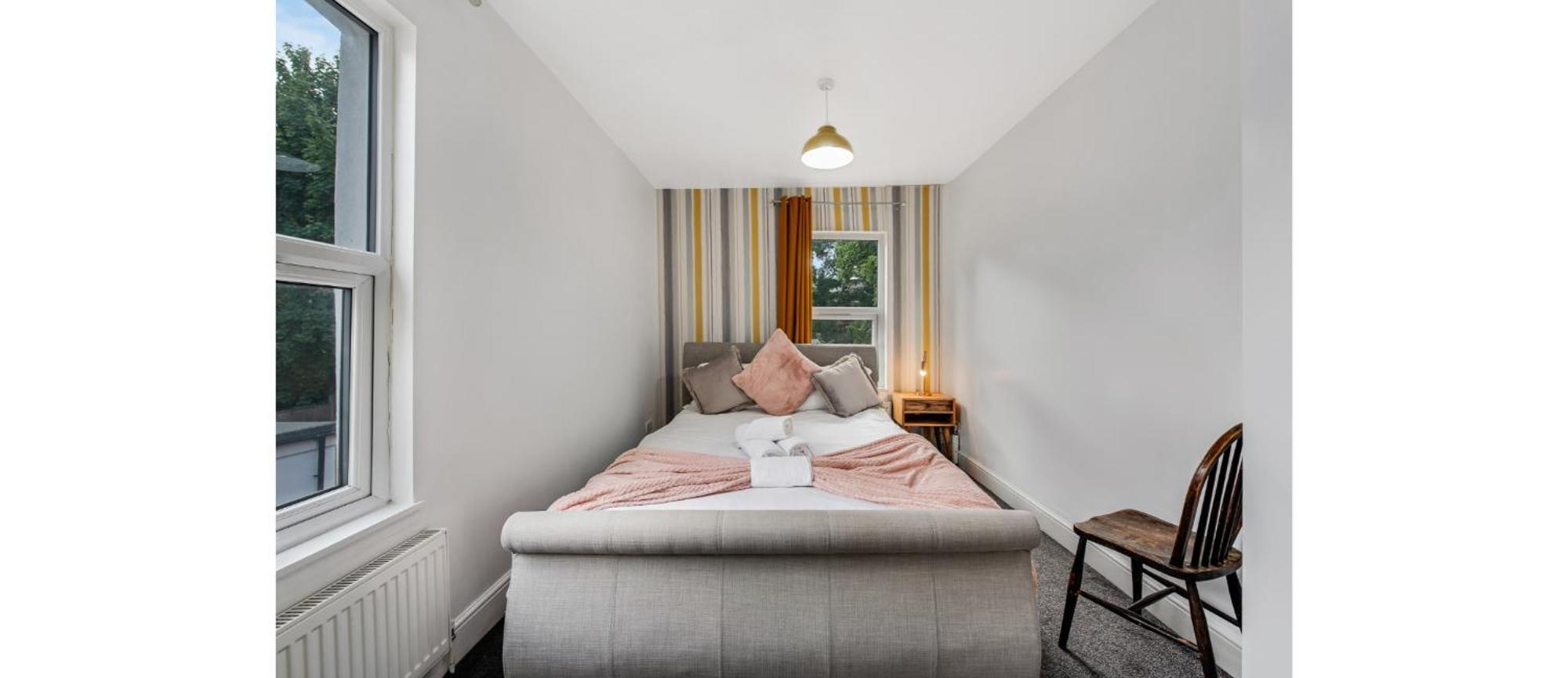 Spacious Two Bedroom In Wood Green Appartement Londen