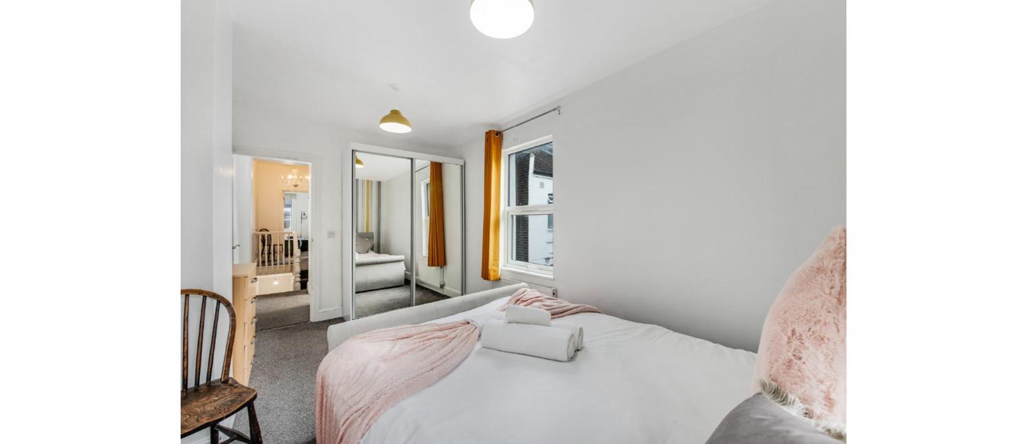 Spacious Two Bedroom In Wood Green Appartement Londen