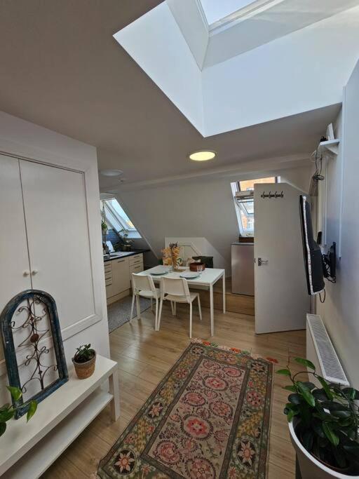 West Kensington Bright Flat * London