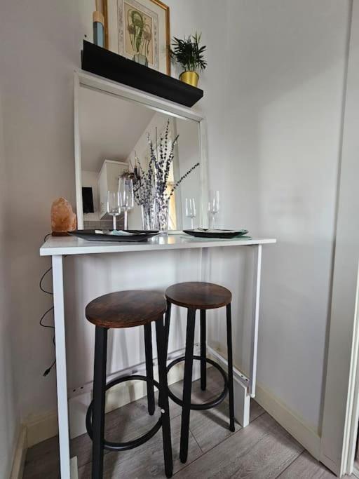 Stylish Putney Village Flat * Londen