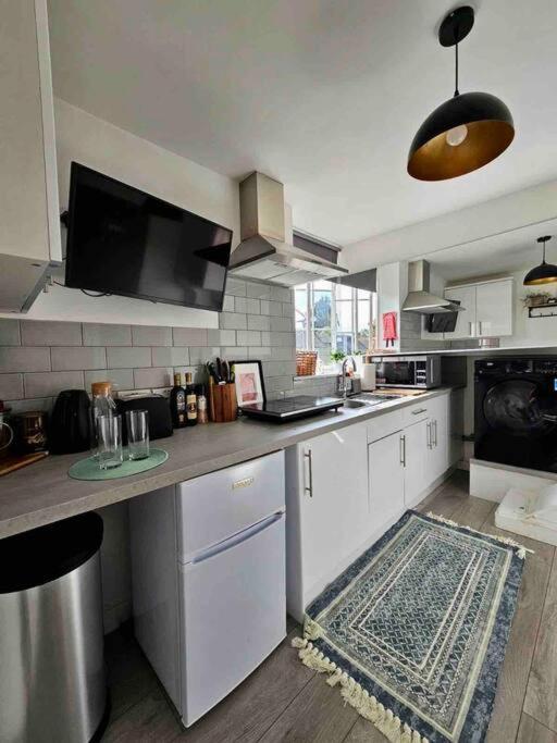 Stylish Putney Village Flat *