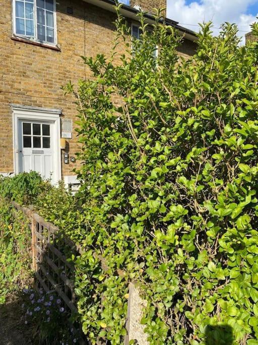 One Bedroom Putney Village Flat * London