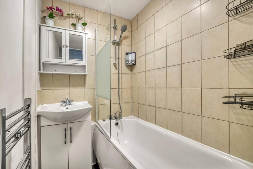 Peaceful 2-bed South Bank Londen