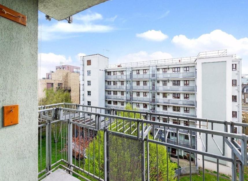 Apartment 4-bed In *