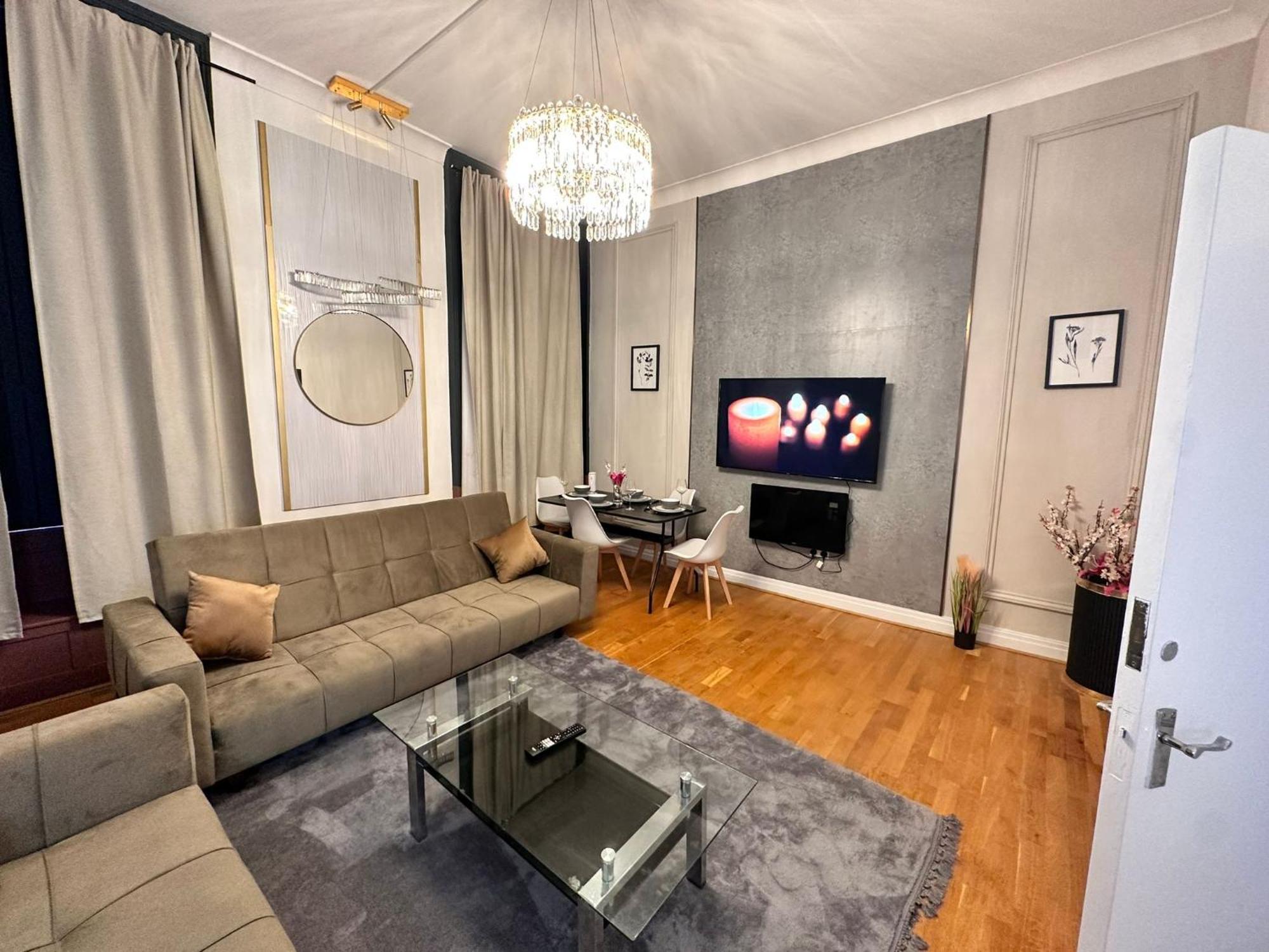 Paddington Station - 2-bedrooms, 2-baths And Living - Posh In Apartment