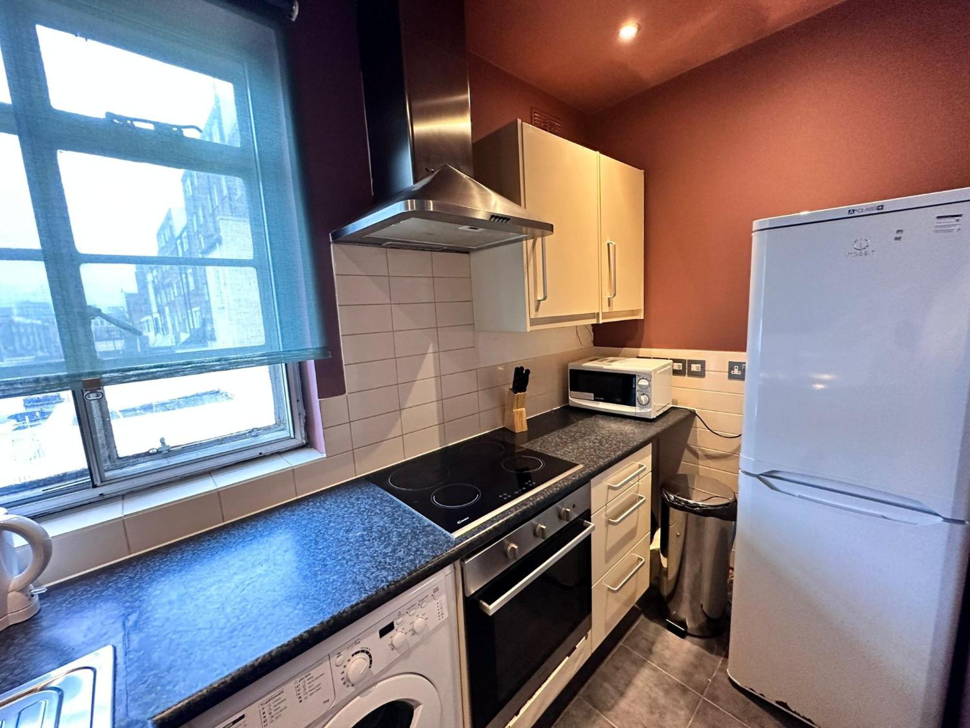 Paddington Station - 2-bedrooms, 2-baths And Living - Posh In Apartment
