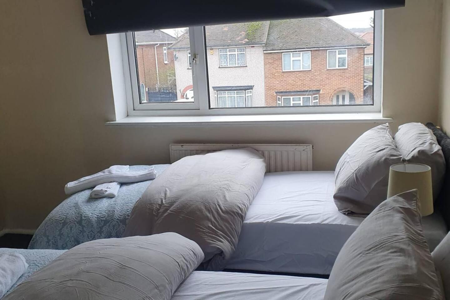 Lovely Contractor Family House * London