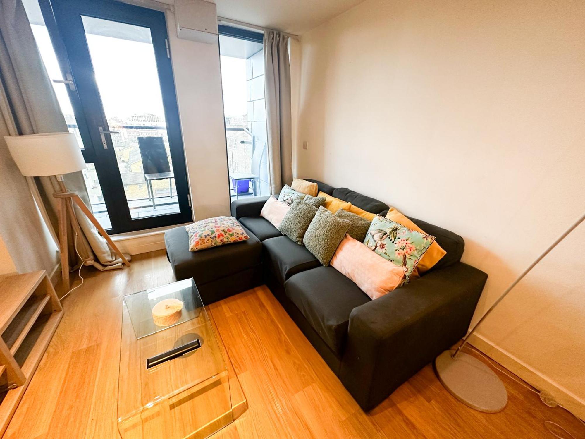 Shard Views Apartment *