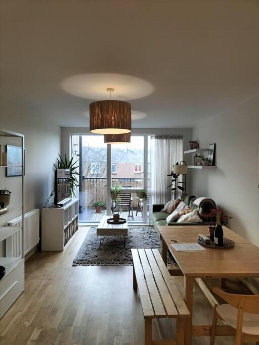 Spacious 2-bedroom In Location, Modern Amenities, Walking Distance To Attractions * Londen