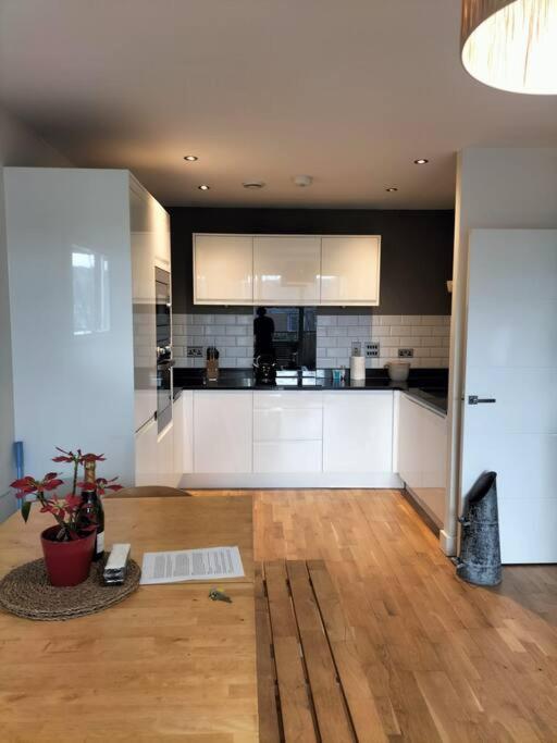 Spacious 2-bedroom In Location, Modern Amenities, Walking Distance To Attractions Appartement *
