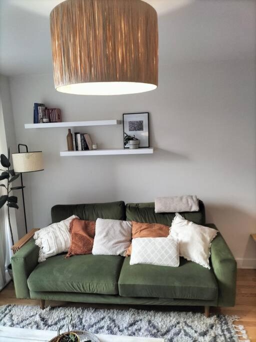 Spacious 2-bedroom In Location, Modern Amenities, Walking Distance To Attractions *