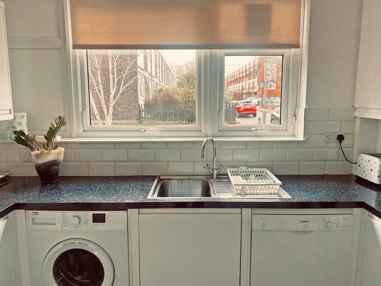 Lovely Bedroom Battersea Homestay London