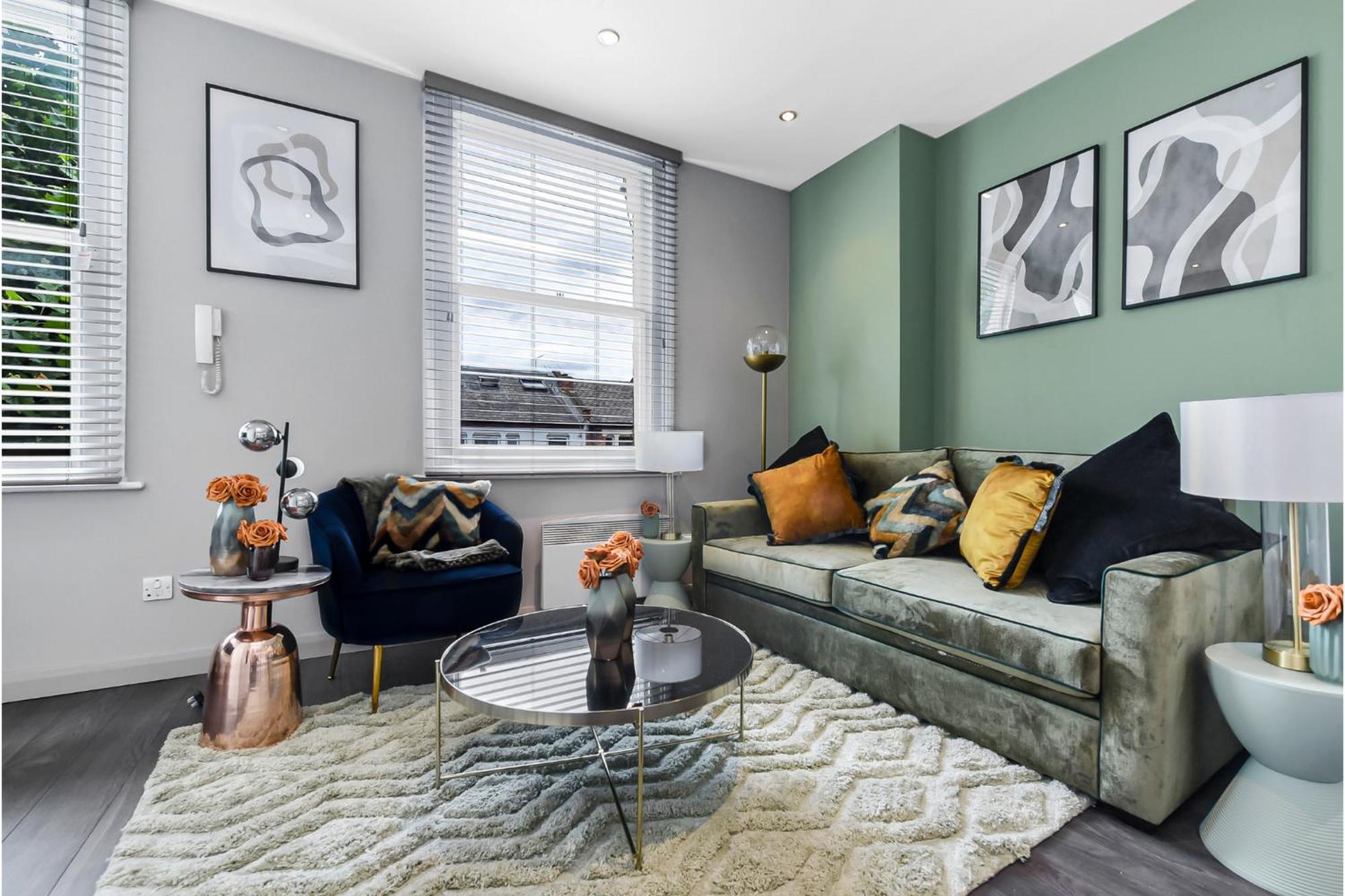 Newly Renovated 1 Bdr Flat - Location Apartment *
