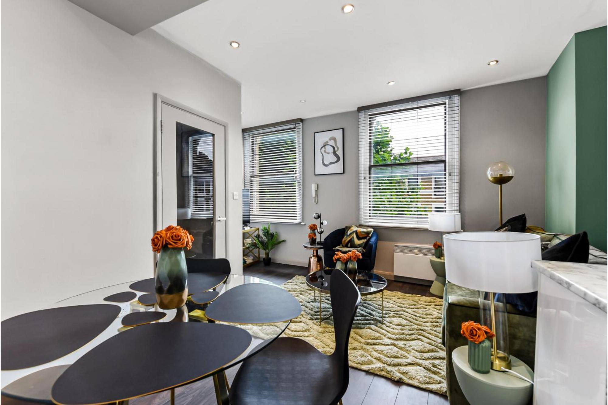 Newly Renovated 1 Bdr Flat - Location Apartment