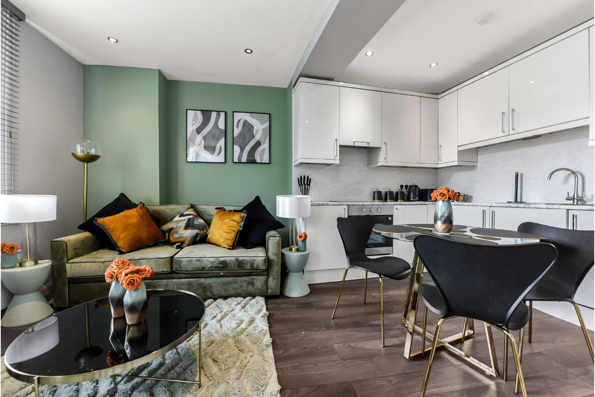 Newly Renovated 1 Bdr Flat - Location *