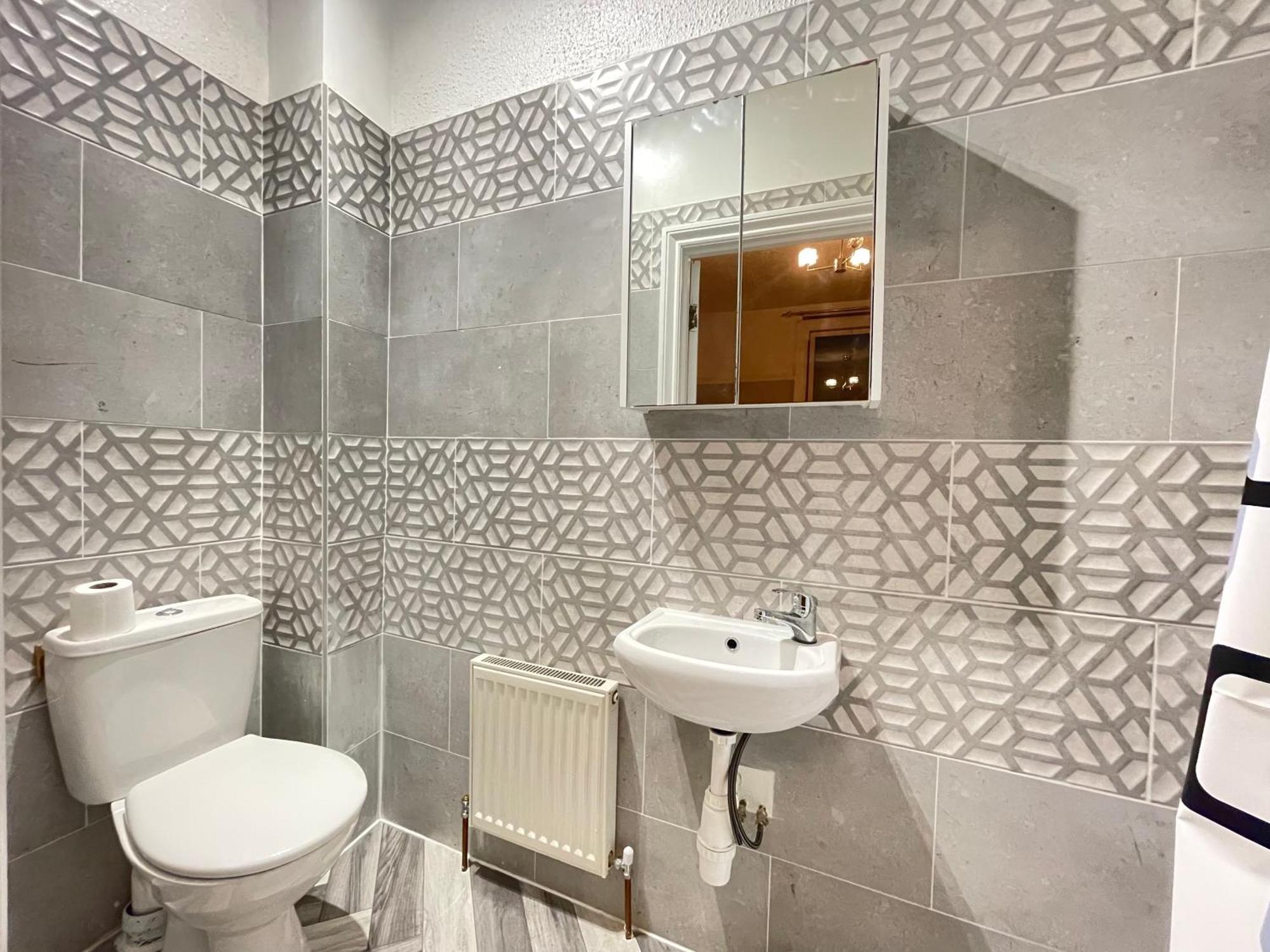 With Private Bathroom And Shared Kitchen Londen