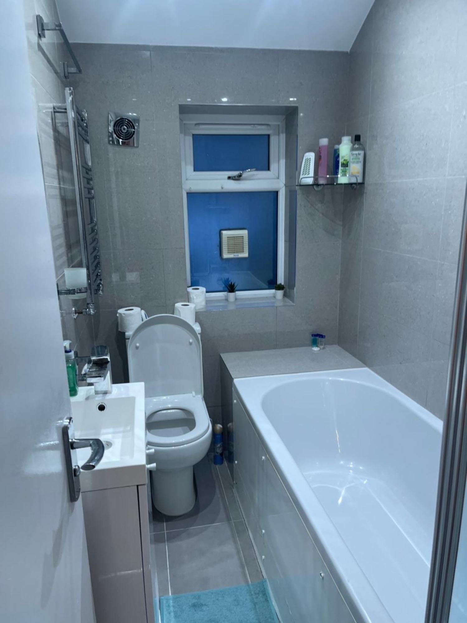 Tooting - Cosy 2 Bedroom House With Garden, 5 Mins Walk To Tube Station Vakantiehuis