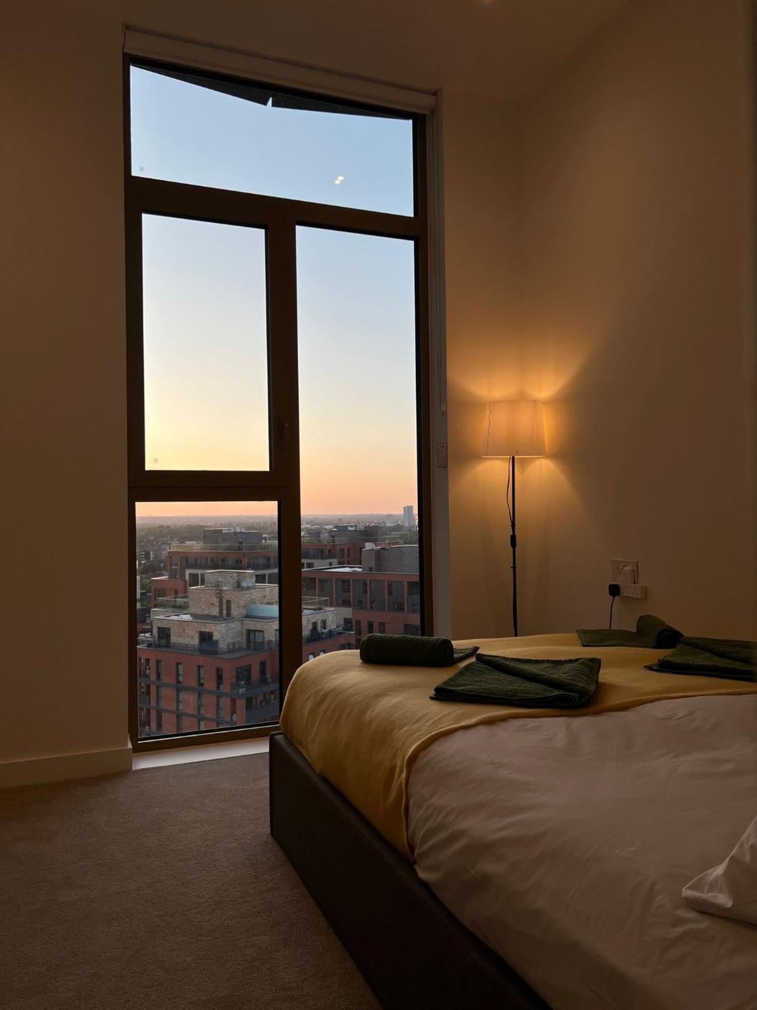 Cozy With Private Bathroom In Luxurious Flat Accommodatie bij particulieren Londen