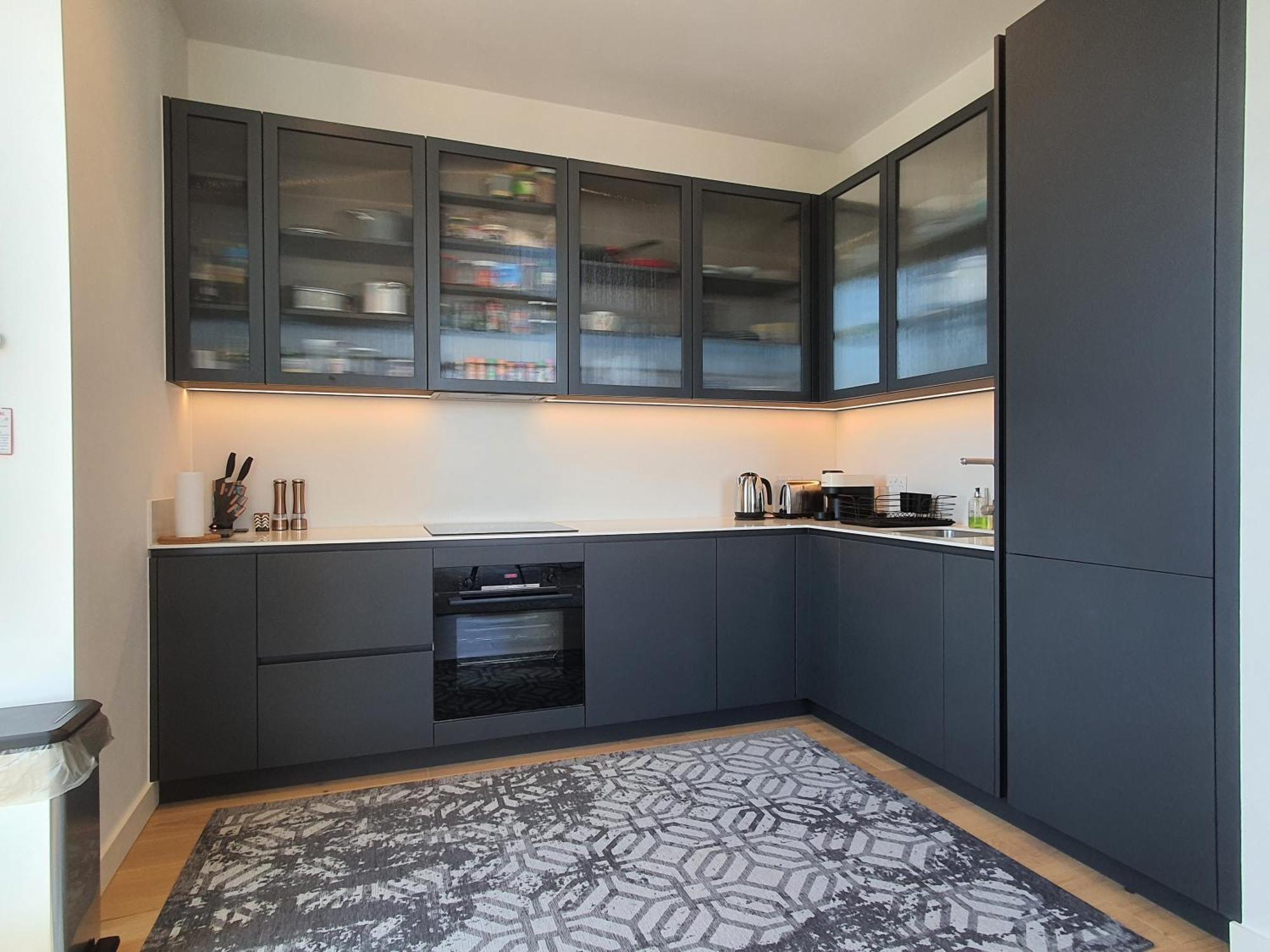 Accommodatie bij particulieren Cozy With Private Bathroom In Luxurious Flat