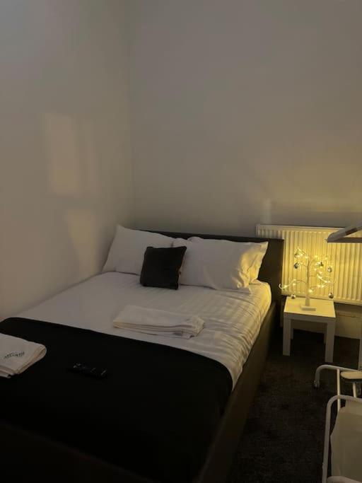 3 • Double Bed In King's Cross Apartment