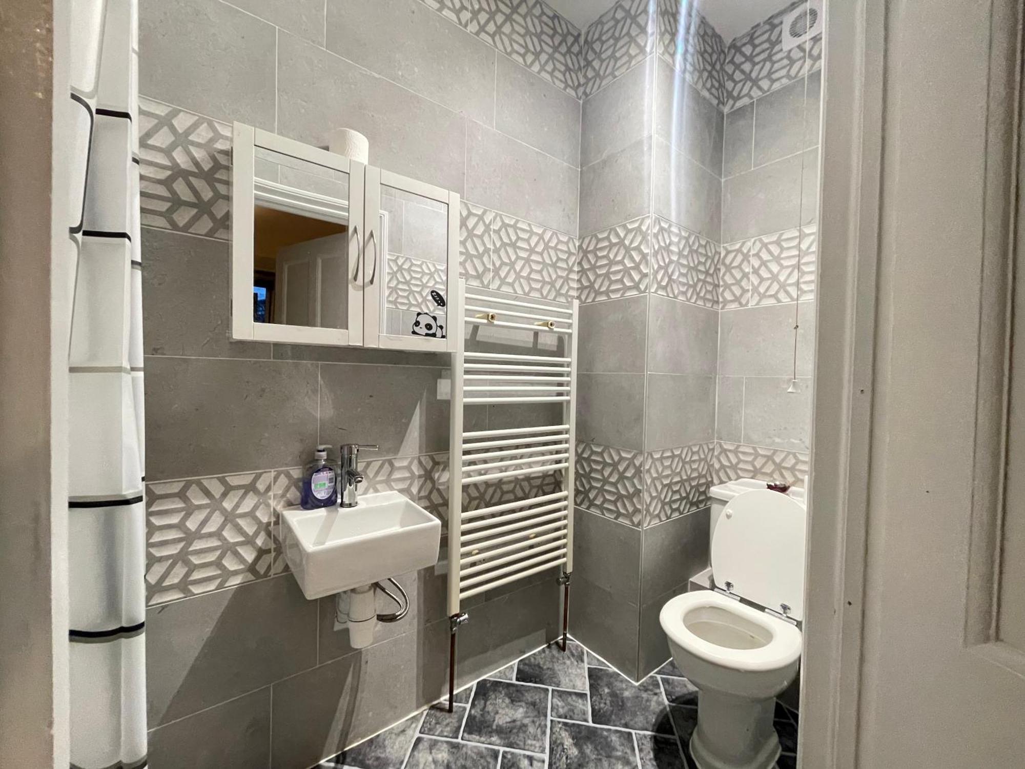 Accommodatie bij particulieren With Private Bathroom And Shared Kitchen Londen