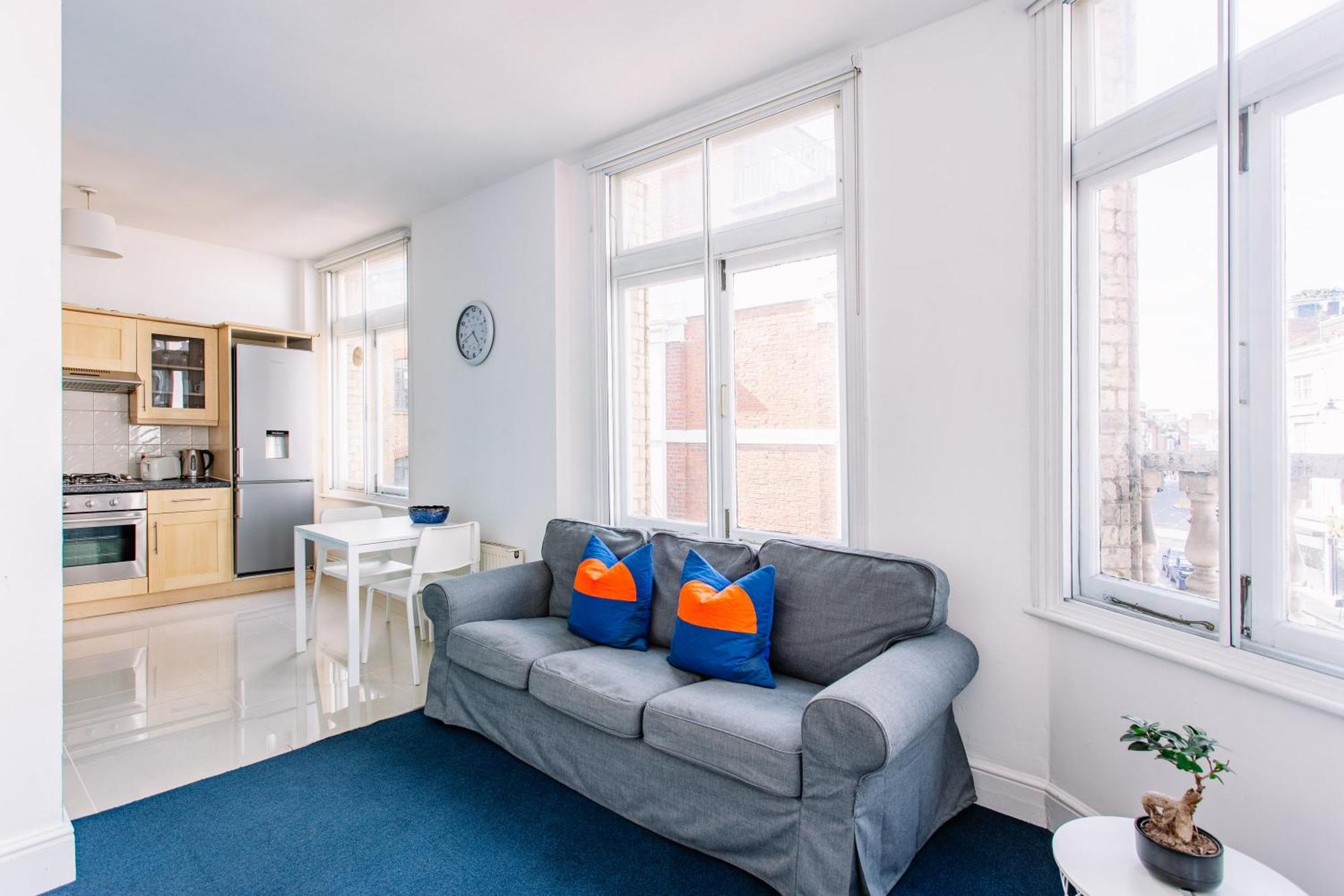 Are Located In The Heart Of Shoreditch * Londen
