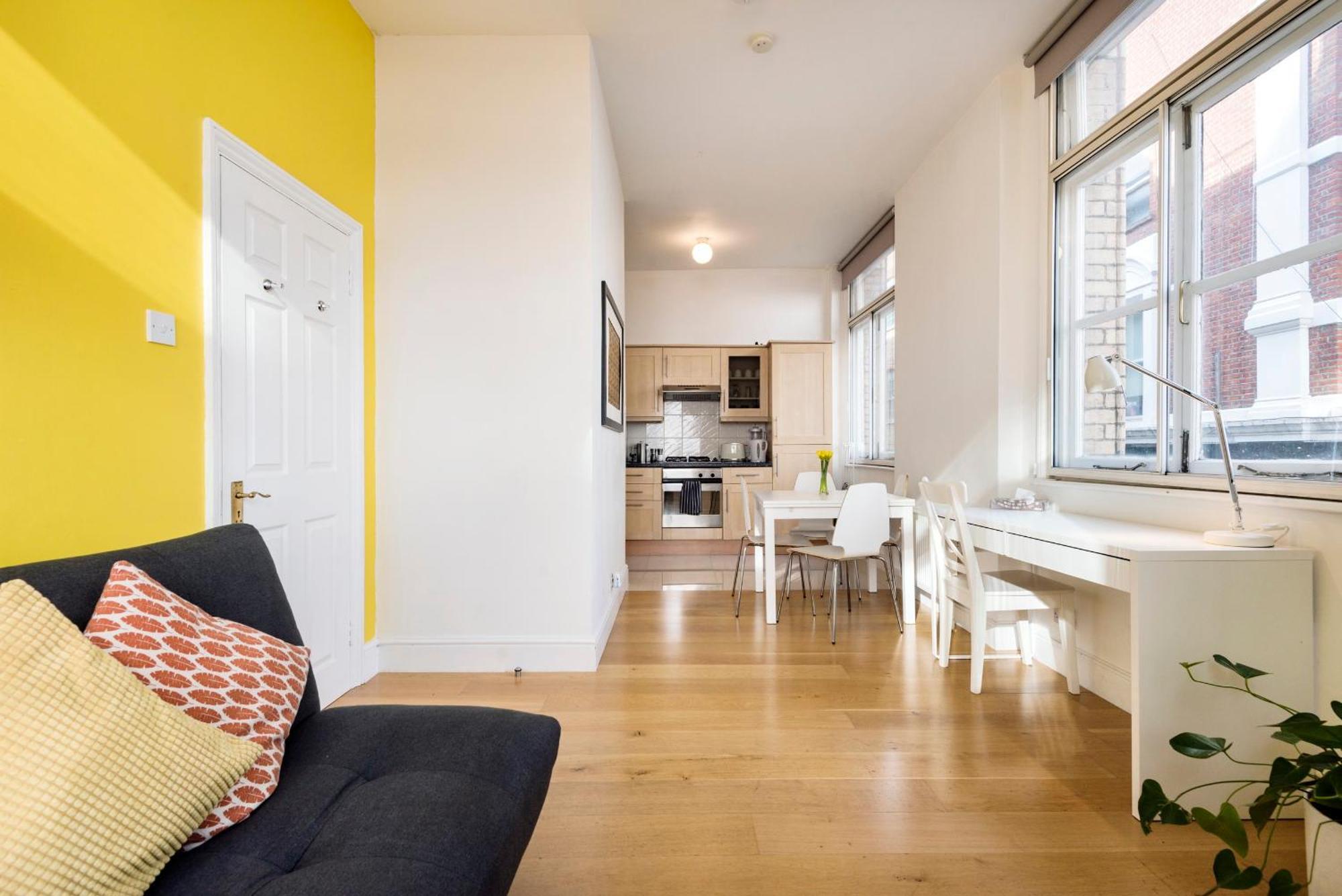 Are Located In The Heart Of Shoreditch * Londen