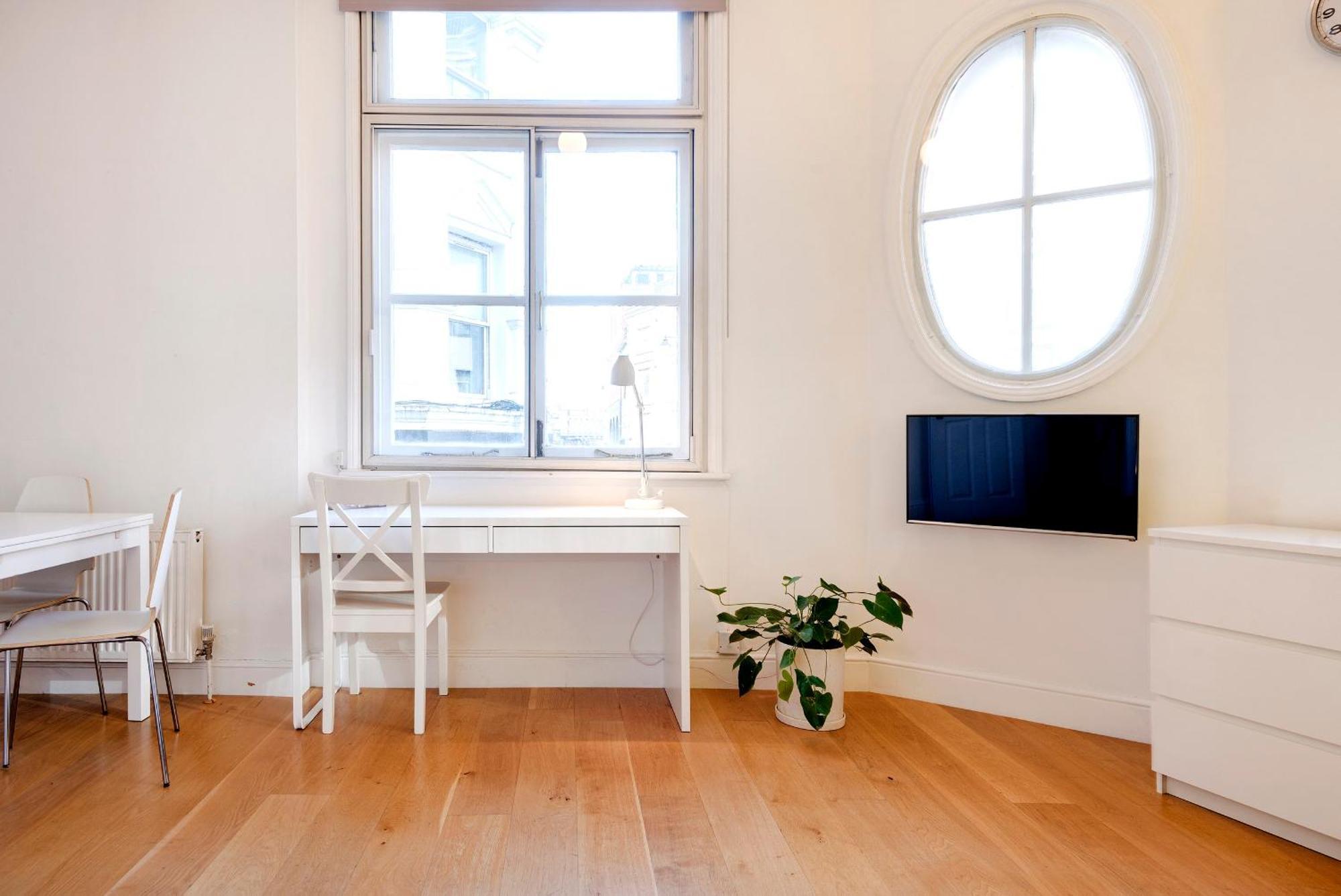 Are Located In The Heart Of Shoreditch * Londen