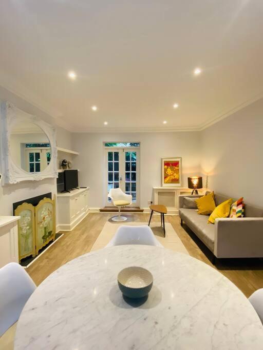 Beautiful 2 Bed/ 2 Bath Notting Hill Garden Flat Apartment