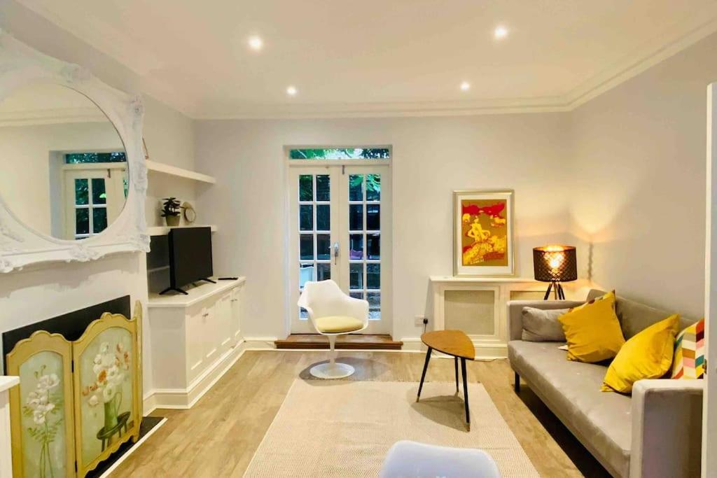 Apartment Beautiful 2 Bed/ 2 Bath Notting Hill Garden Flat *