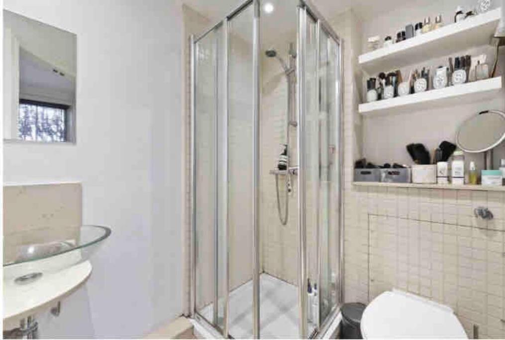 Apartment Beautiful 2 Bed/ 2 Bath Notting Hill Garden Flat *