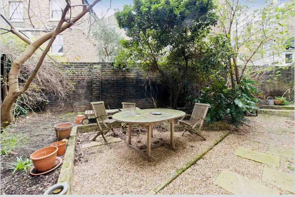 Beautiful 2 Bed/ 2 Bath Notting Hill Garden Flat London