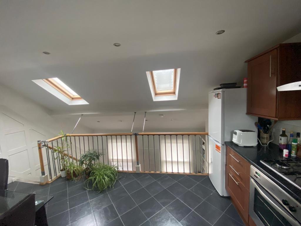 Gorgeous Hammersmith Home. Sleeps 6. Tube 5 Mins! Apartment *