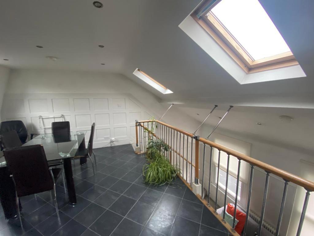 Gorgeous Hammersmith Home. Sleeps 6. Tube 5 Mins! Apartment London