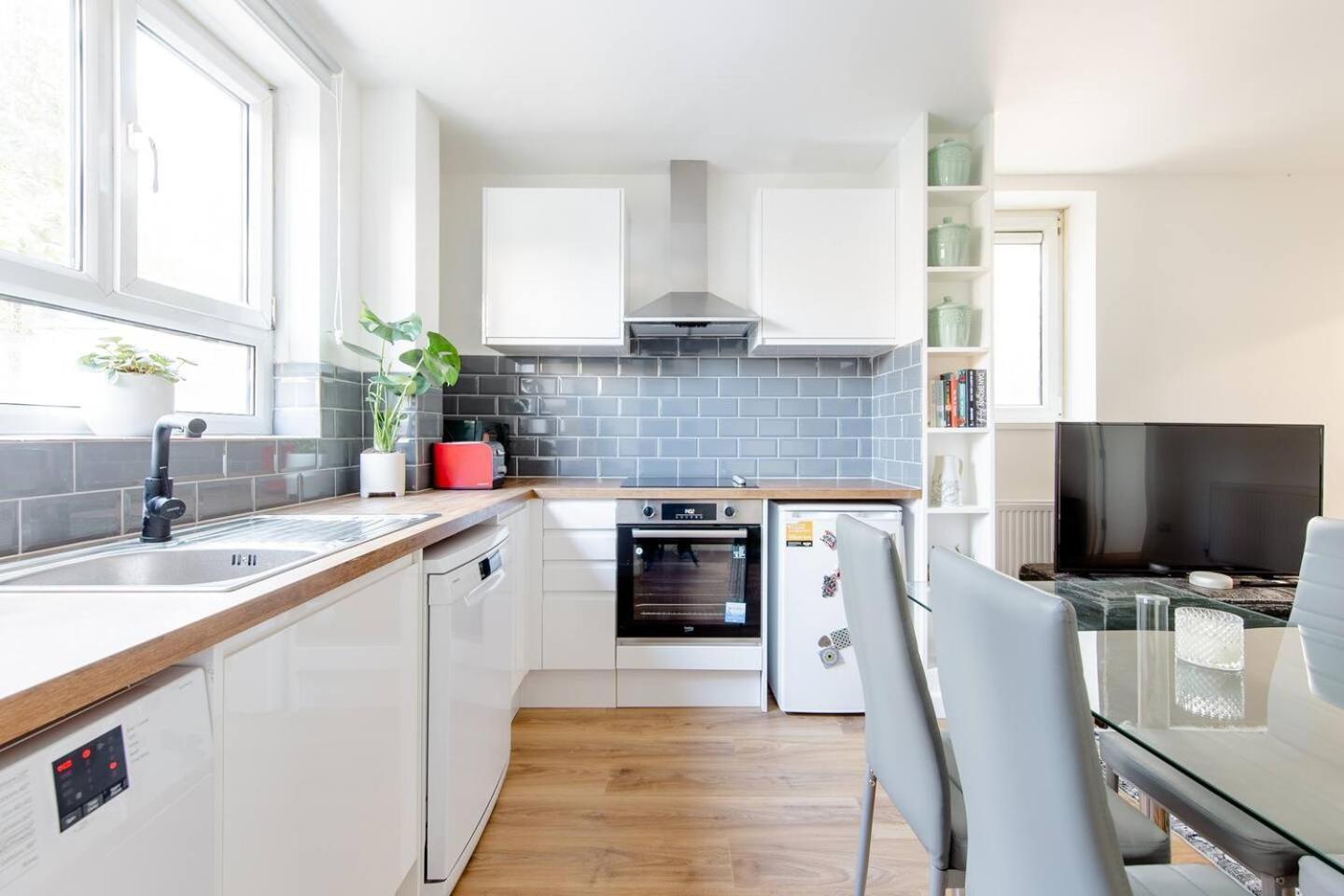 *brand New 1 Bedroom Flat In London* Apartment