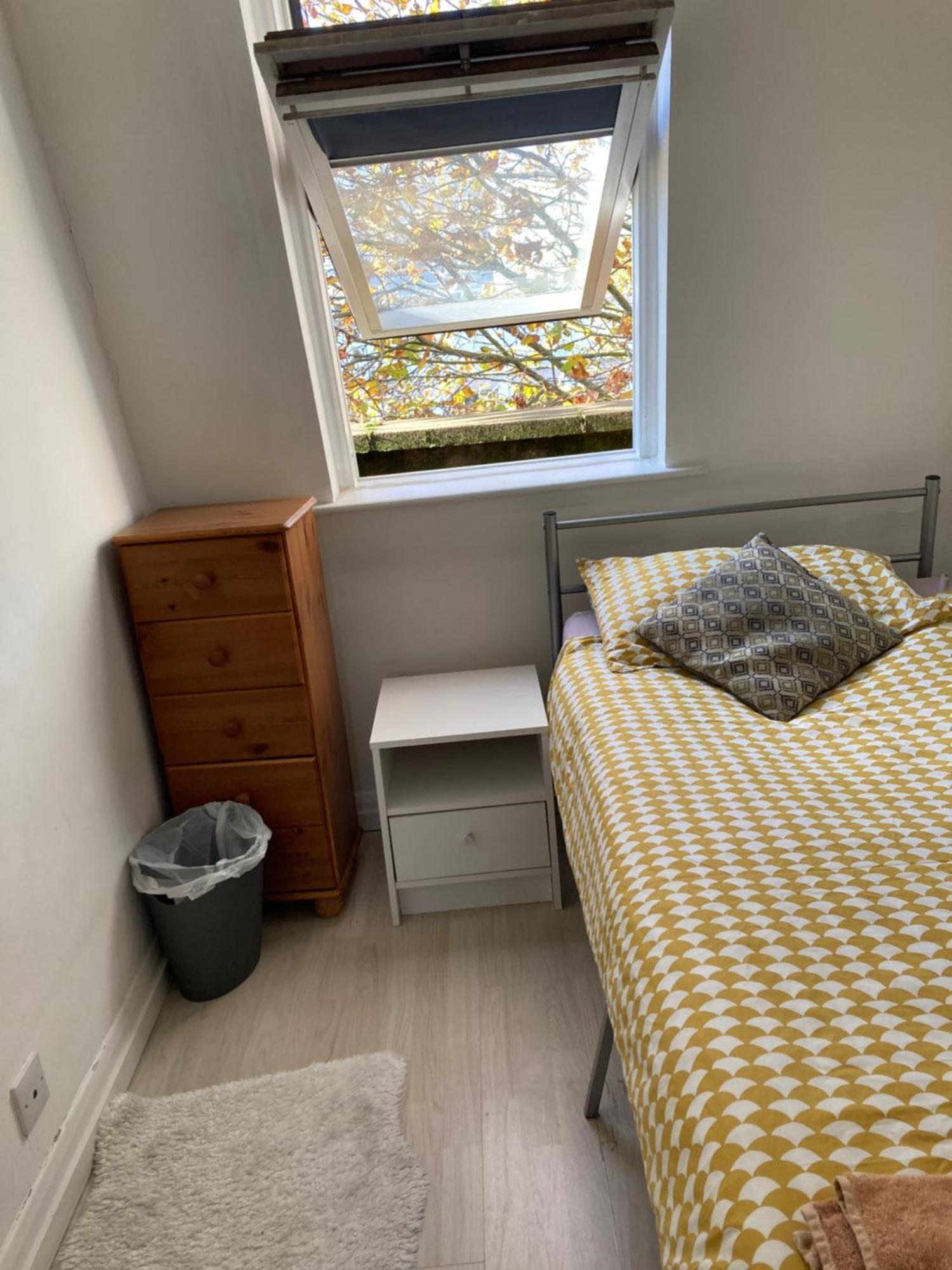 Redecorated Single With Shared Bathroom And Kitchen * London