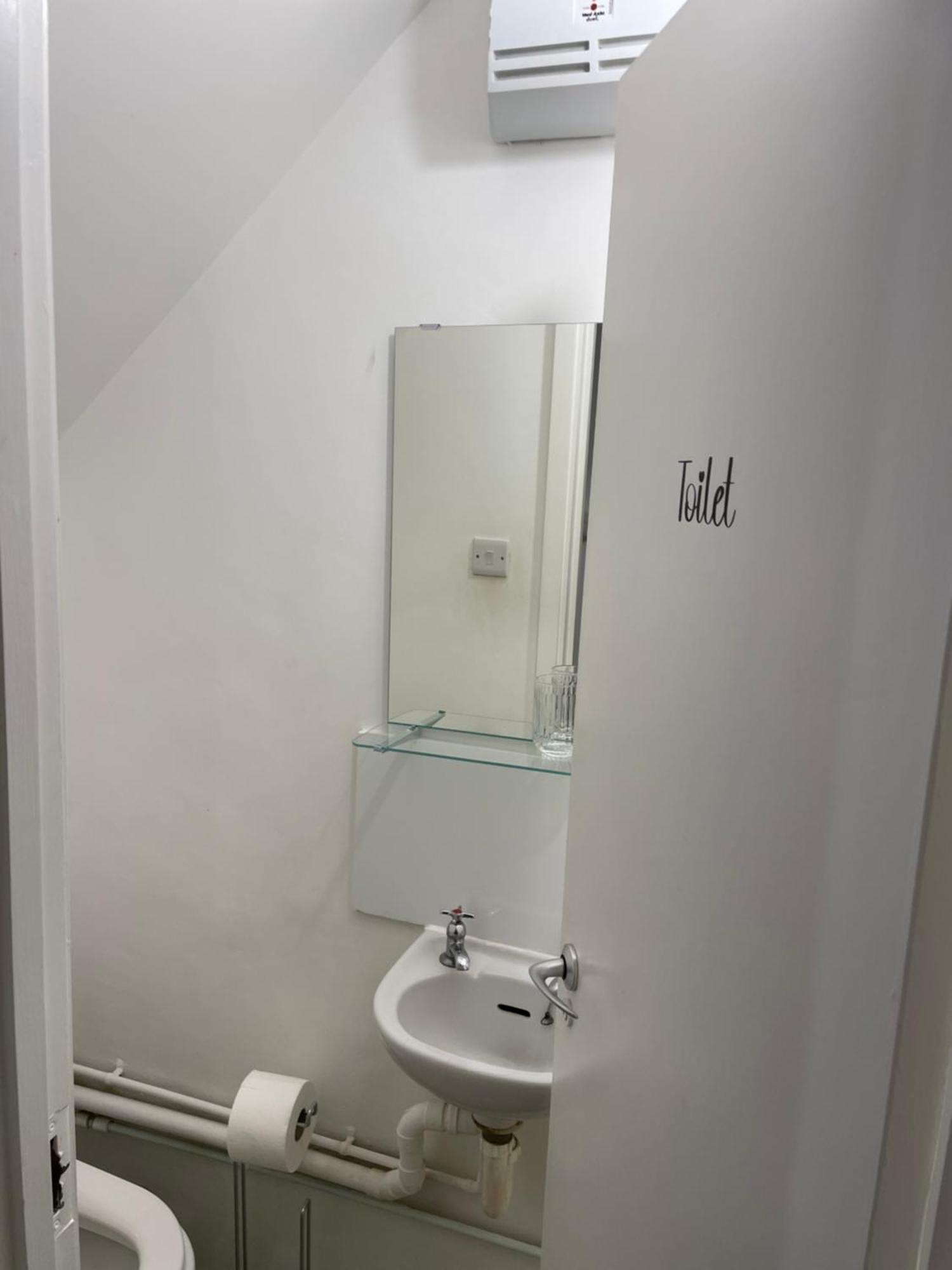 Lovely Triple And Quadruple In Euston & Square In Guest house