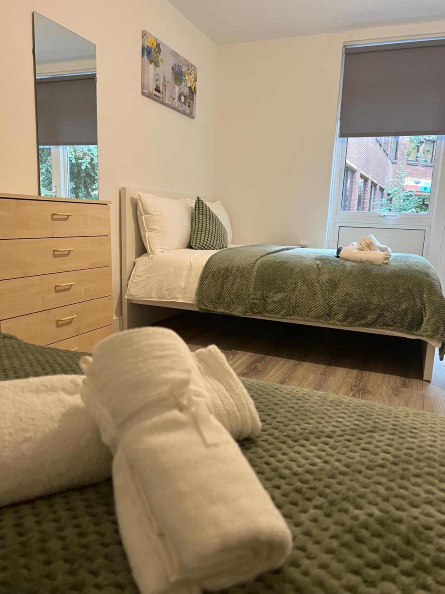 Lovely Triple And Quadruple In Euston & Square In London