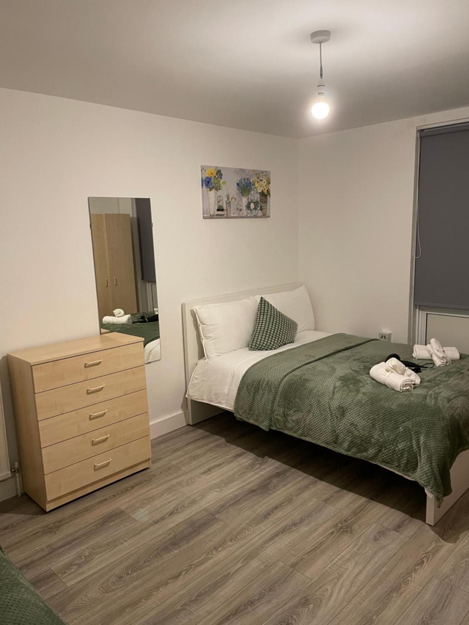 Lovely Triple And Quadruple In Euston & Square In *