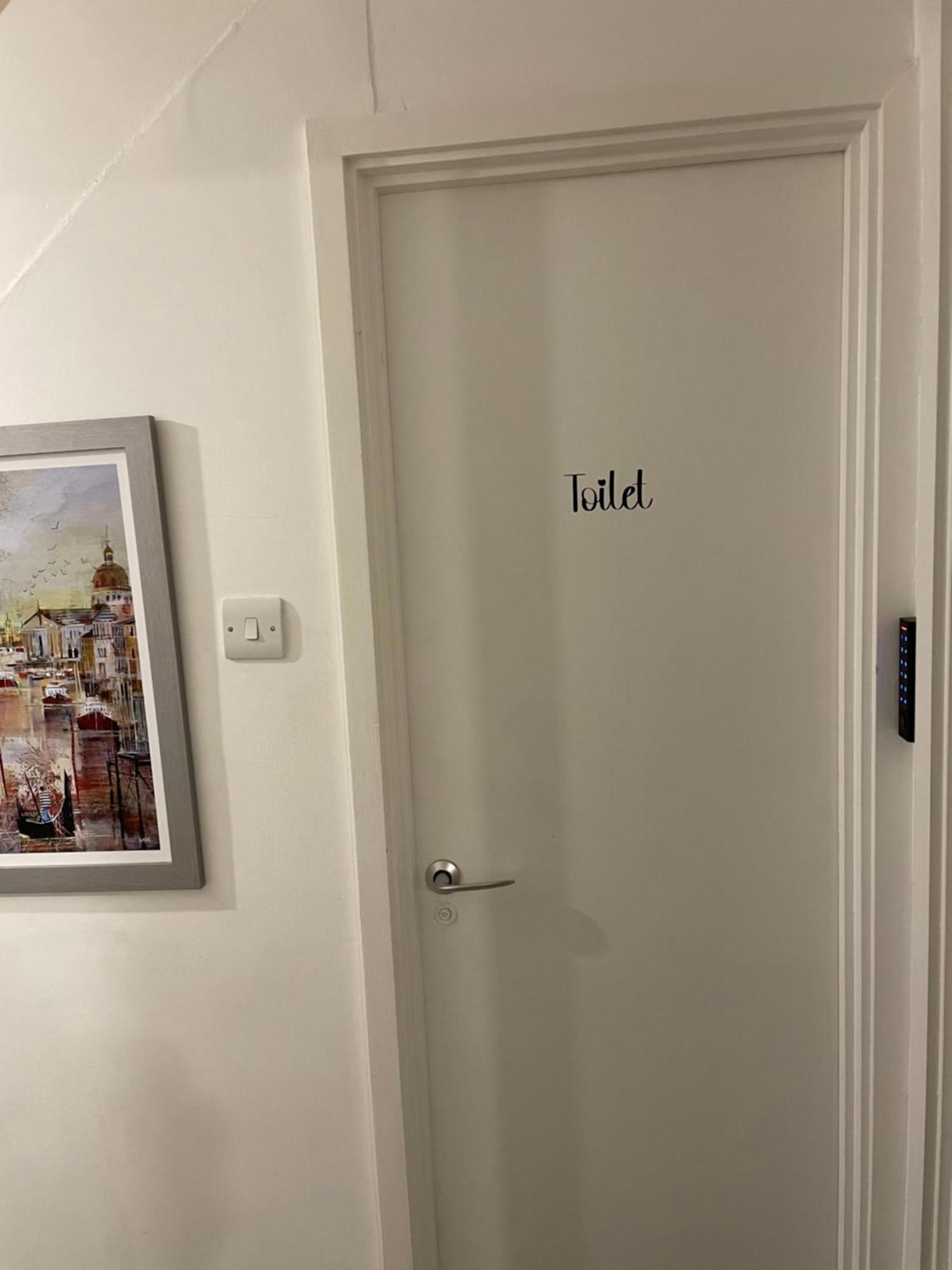 Lovely Triple And Quadruple In Euston & Square In Guest house
